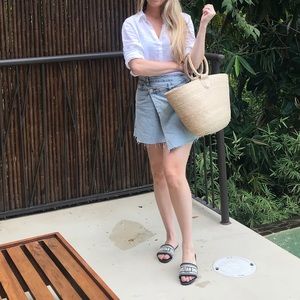 BlankNYC crisscross denim skirt. Size 28.